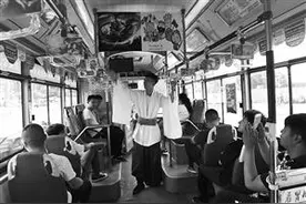 长春88路“90后”公交人 打造首条手游主题车厢图片