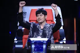 视频｜“中国新歌声”导师周杰伦接棒哈林做主持 话变多了图片