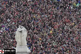 密集恐惧症慎入！人口日看全球各地震撼人海图片