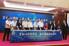 完美公司受邀出席中国食品辟谣论坛，共同破局谣言“乱飞”乱象图片