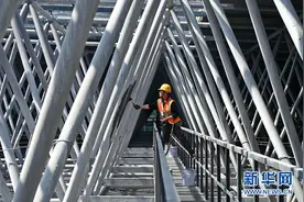 高温来袭 重庆“橙”衣天使守护美丽山城图片