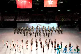 解放军仪仗队女兵首次亮相香港国际军乐汇演图片