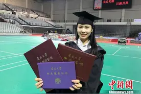 南开大学首次向毕业生颁发体质健康证书图片