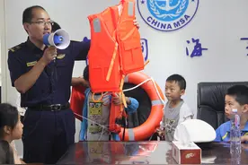 连云港海事“暑期水上课堂”开讲图片