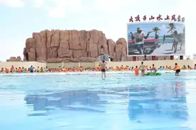 大顶子山水上乐园，室内室外都能玩，门票68买一赠一，挖沙游泳晒太阳图片