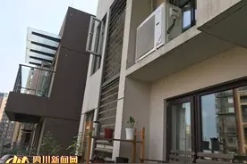 三伏天热上加热！楼上空调外机热气直吹 楼下业主苦不堪言图片