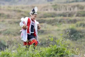 动物新春争霸赛“斗马节”春节体验苗乡风情图片