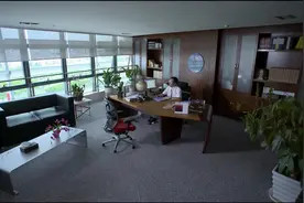 李忠要让康惠净身出户，究竟是谁出轨了。视频封面