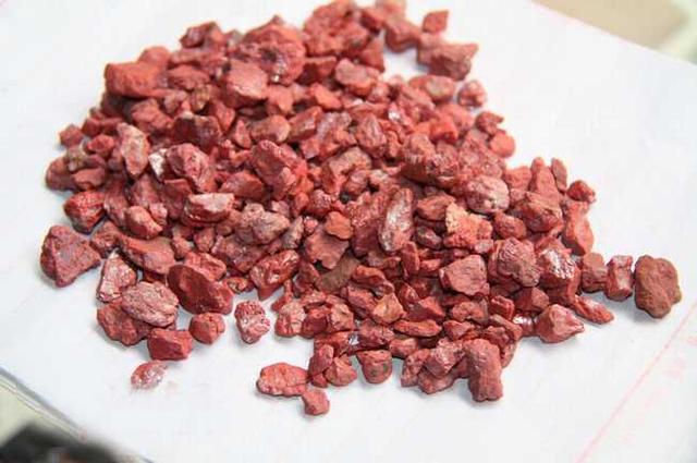 朱砂,又名辰砂,丹砂,主要成分为硫化汞(hgs),在我国有着上千年的药用