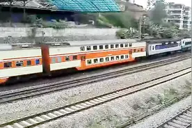 京广线上的双层火车 K9050次大瑶山号列车出韶关东站视频封面