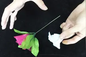 魔术教学：纸瞬间变成玫瑰，表白撩妹必学魔术视频封面