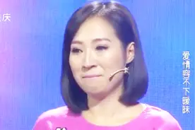 女友忍着委屈咬着下嘴唇诉说着自己的不足，主持人看不下去了视频封面
