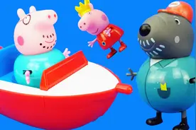 小猪佩奇的游快艇玩具，粉红猪小妹在盘中戏水