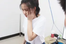 孩子，我不欠你什么，我把叛逆的女儿痛打了一顿视频封面