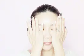 美白精华的正确用法与小窍门！视频封面