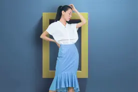 腿粗还屁股大女生夏季怎么穿？选择对半身裙显瘦10斤不是梦！视频封面
