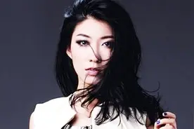 曲婉婷 深情演唱歌曲《阳光下的我们》经典歌曲！百听不厌视频封面