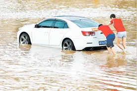 SUV和轿车到底能通过多深的积水？有车的一定要弄明白，已经有很多人吃了大亏