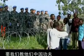 非洲小孩经常在中国维和部队旁玩耍，竟一个个成了“汉语通”视频封面