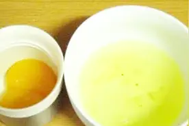 眼角长皱纹别傻傻打玻尿酸，睡前抹点厨房“便宜货”，抚平细纹显年轻视频封面