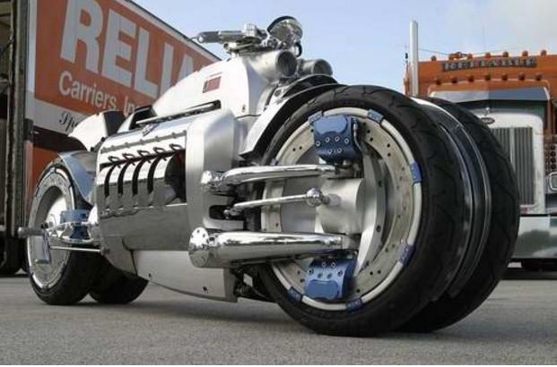 道奇战斧,这辆摩托车大家都听过的,这是世界上最快的重机车,搭载的是