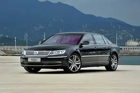 售149.98万的2015款 奢享版辉腾，配V8发动机，养一年要61430元？图片