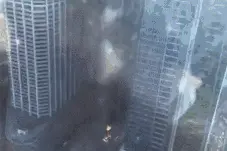 丹戎巴葛着火了，浓烟冲天，原来是新加坡第一高楼工地图片