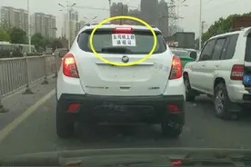 彪悍大姐，右边方向盘，左手啤酒瓶，狂饮，姐？你技术就那么牛吗图片