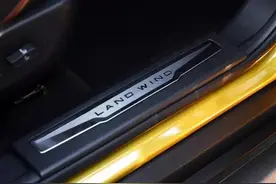 如果车门边设计的不会蹭腿就完美了！图片