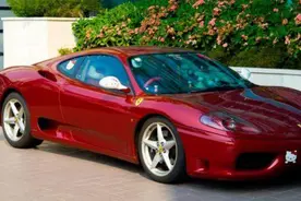 国外街头出现可爱改装跑车，看到车内装饰后让人哑口无言！图片