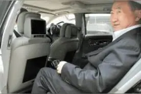 中国唯一资产可抗衡马云:王健林最爱座驾低调268万奥迪A8图片