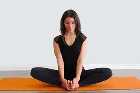 睡前瑜伽4式，保鲜女人味图片