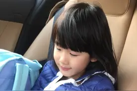 贝儿梳齐刘海长发乖巧可爱 网友：贝儿越来越美啦图片