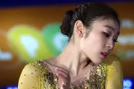 金妍儿到底整过容吗？退役之后还吸金不断 她到底何时告别单身？图片