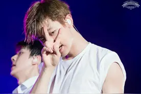 苗观星娱丨EXO灿烈 演唱会搞怪撩妹乐不停图片