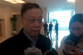 [一语道破]黄洁夫：让退休职工缴医保不公平视频封面