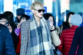坐拥豪宅的黄子韬 私服搭配也是帅的让人移不开眼图片