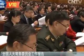 [V观]全国人大常务委员会审议地方政府债务限额议案 防范化解债务风险视频封面