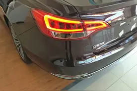 众泰Z700 4s店实车有感，有惊喜有失望，细节在这里图片