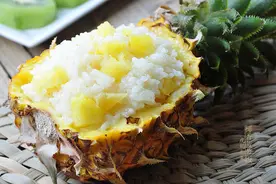 泰式椰浆菠萝糯米饭图片