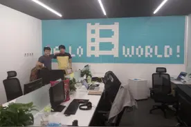 用随手贴做面创意LOGO墙图片