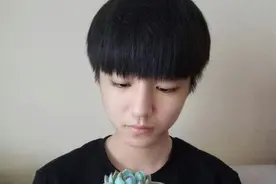 网瘾少年王俊凯吃饭自拍变成小花猫，网友：这吃的也太多了吧图片