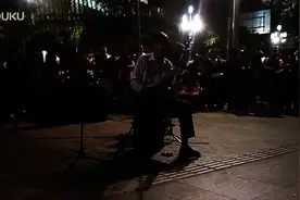 深圳街头惊现一支牛逼的民间乐队，二胡、吉他的融合太震惊了图片