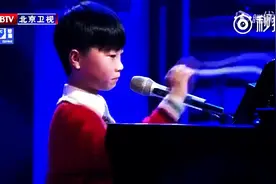 11岁男孩自弹自唱《贝加尔湖畔》！超好听！图片