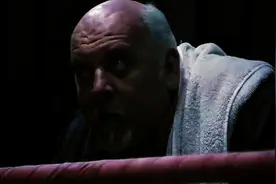 监狱上演地下黑拳决斗 暴力旋风腿打昏黑壮汉图片