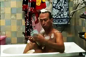 整人视频  电梯出口变成浴室  美女笑尿了~图片