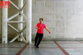 女人是老虎  19步休闲健身操教学片 广场舞大叔 示范教学图片