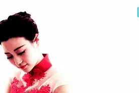 弹一首小荷淡淡的香美丽的琴音就落在我身旁，古筝演奏荷塘月色图片