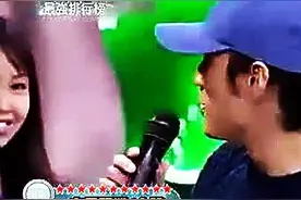 01年周杰伦和蔡依林在综艺节目上的青涩演出，两人面对面好尴尬图片