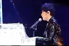 周杰伦《最长的电影》现场版，在给我一分钟，真是唱到心里去了！图片